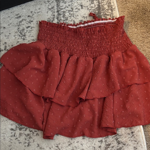 Red ruffle shorts - Picture 2 of 2